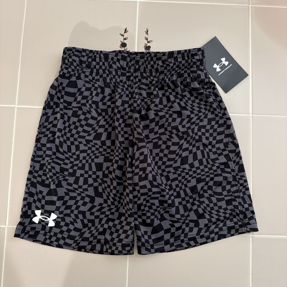 UA Under Armour Little Boys Size 5 Black Gray Shorts NWT